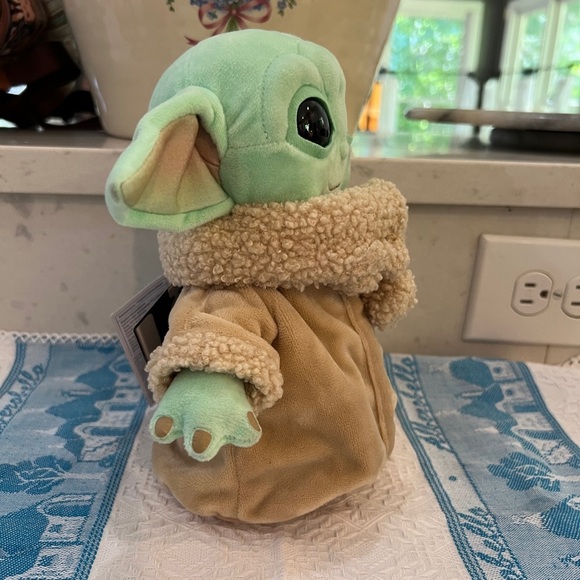 Baby Grogu 8 inch Plush Mandalorian The Child Star Wars Mattel Flat Bottom NWT - Picture 3 of 9
